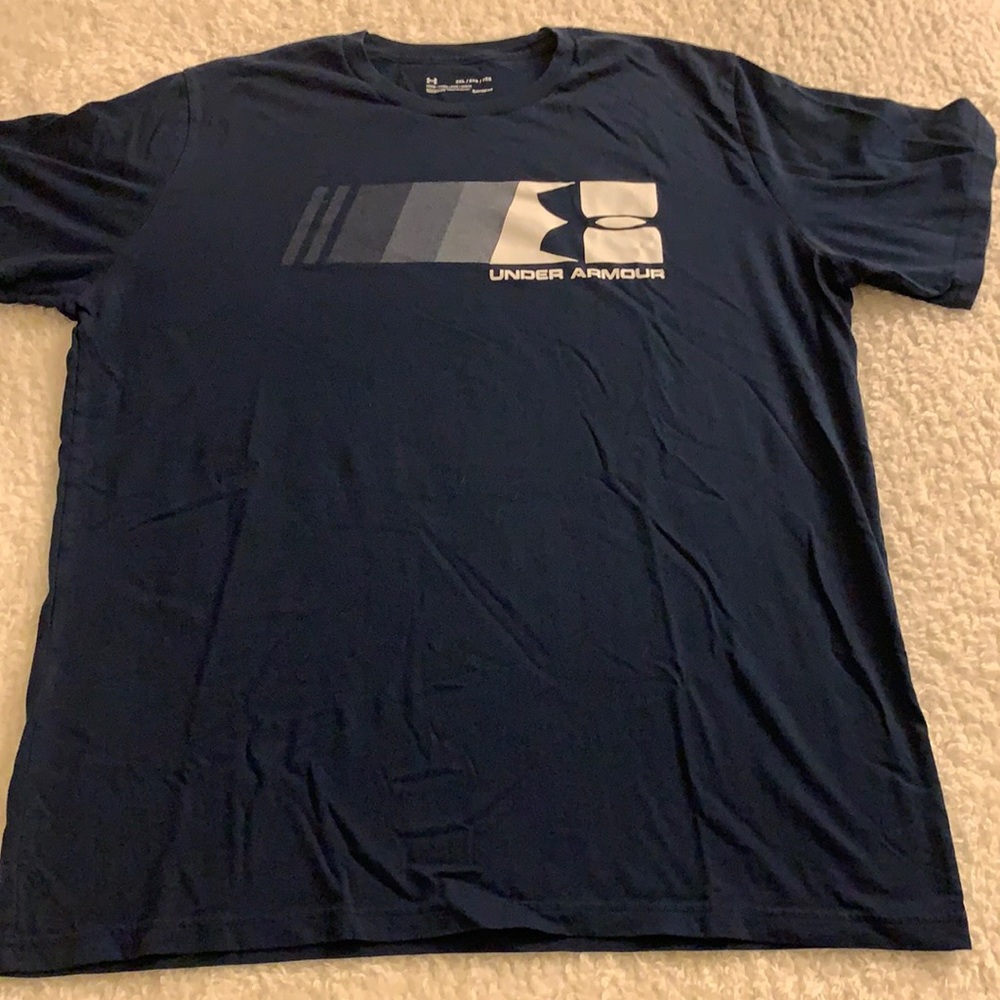Men’s underamor cotton T-shirt.